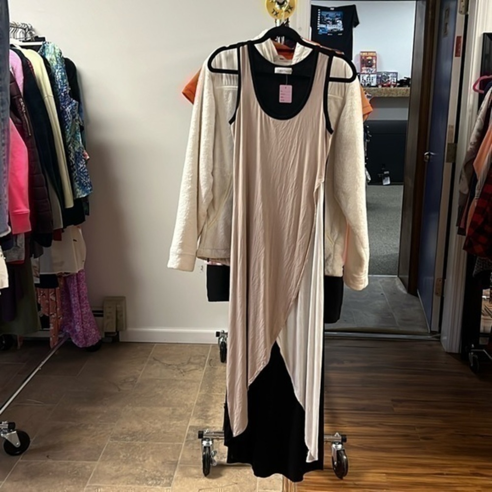 Calvin Klein color block dress size 4, tan white and black